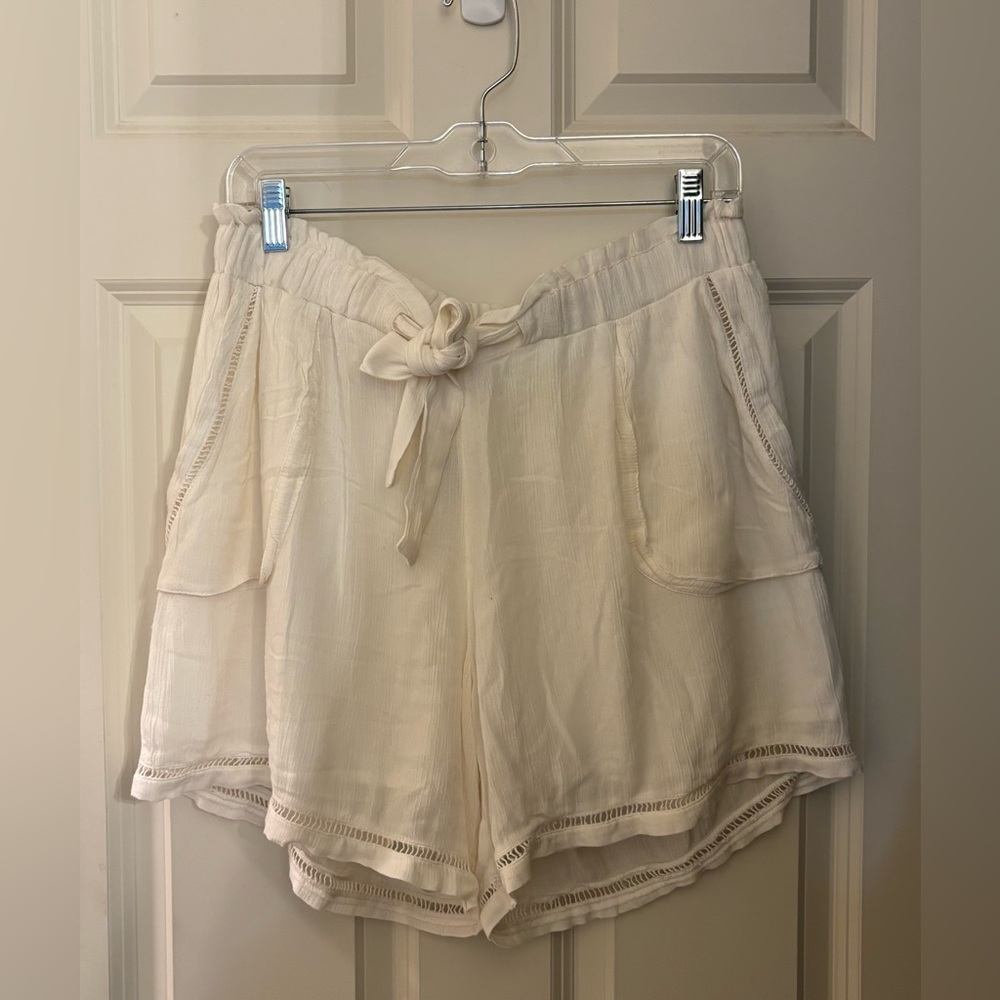 NWT Soft Surroundings High Waisted Drapey Shorts in White/Cream, Size M